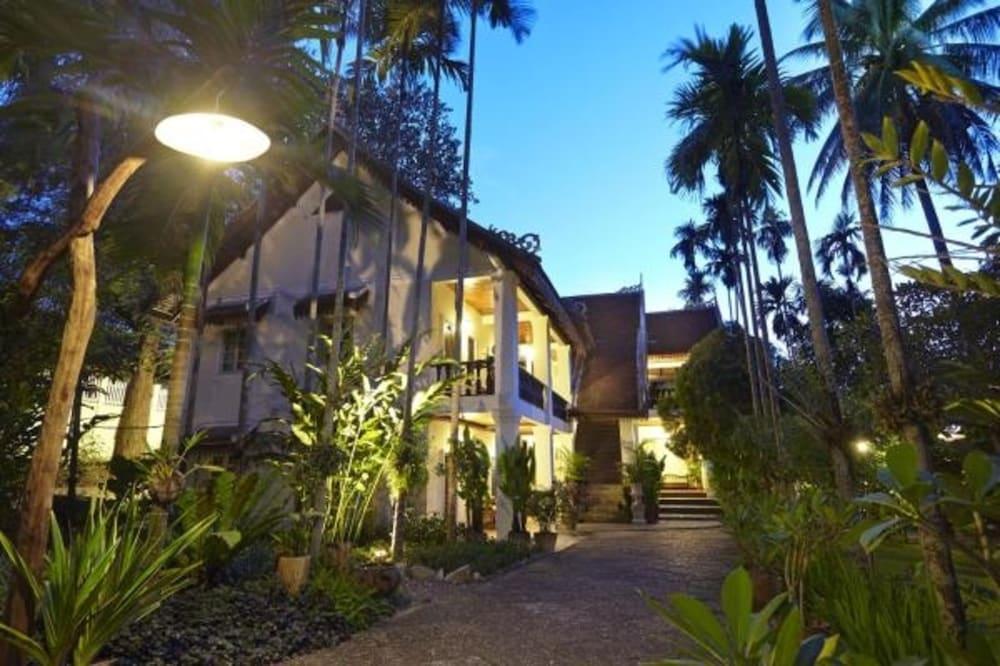 Villa Santi Hotel Луанґпхабанґ Екстер'єр фото